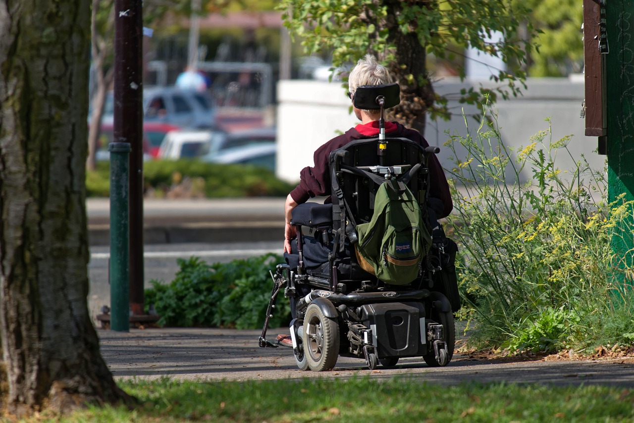 Investir dans une assistance électrique pour fauteuil roulant manuel ?