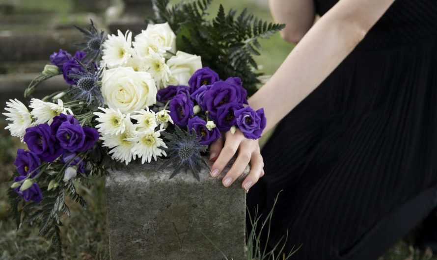 Plaque funéraire personnalisée : un hommage unique pour préserver la mémoire familiale